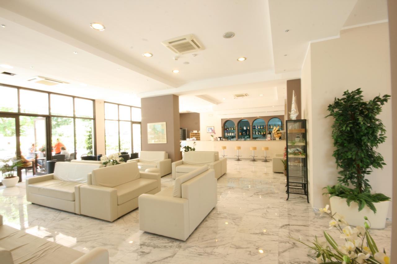 Hotel Excelsior Cattolica Exterior photo